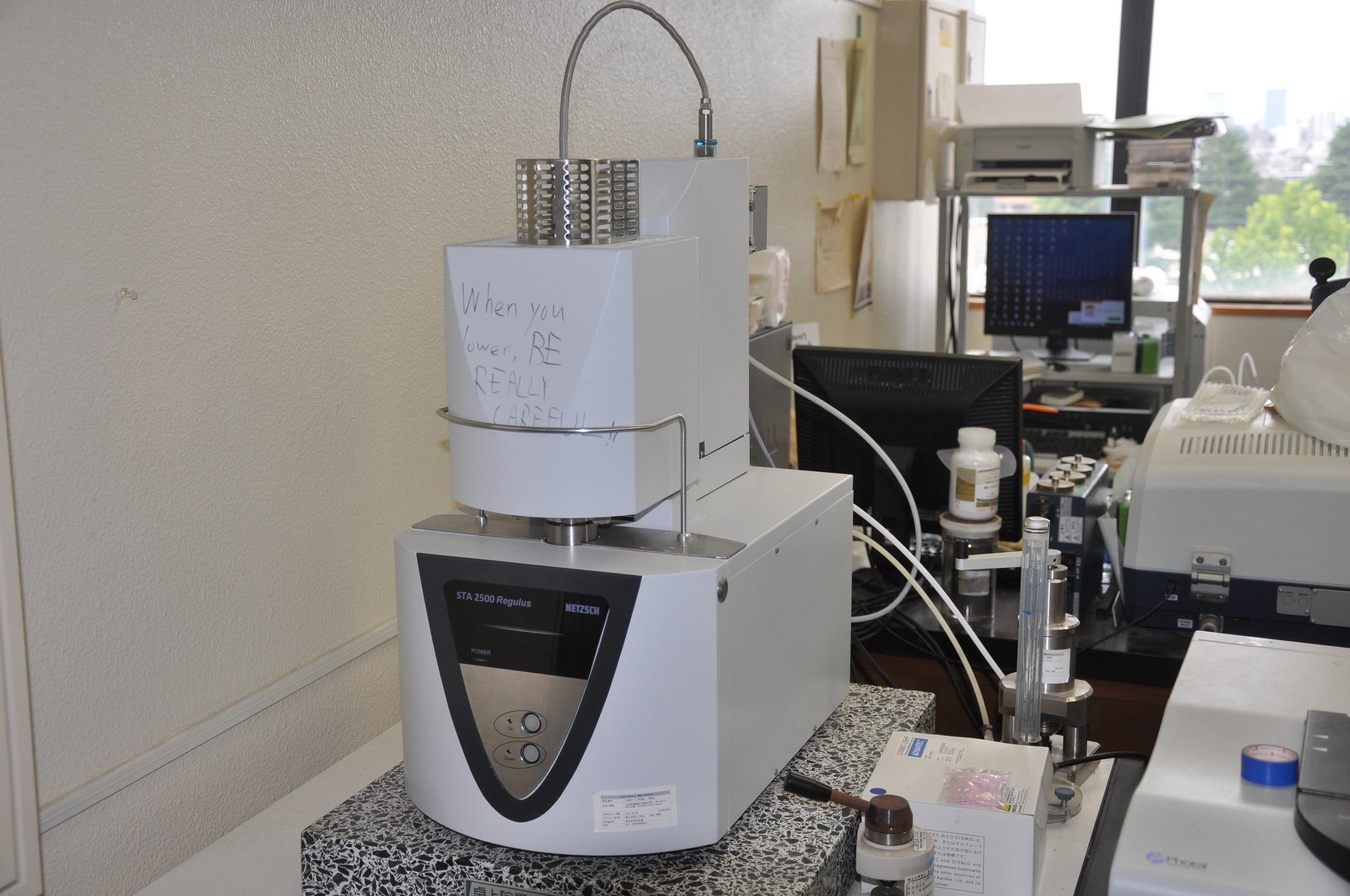 High-Sensitivity Simultaneous TG-DTA Analyzer NETZSCH, STA 2500 Reguls