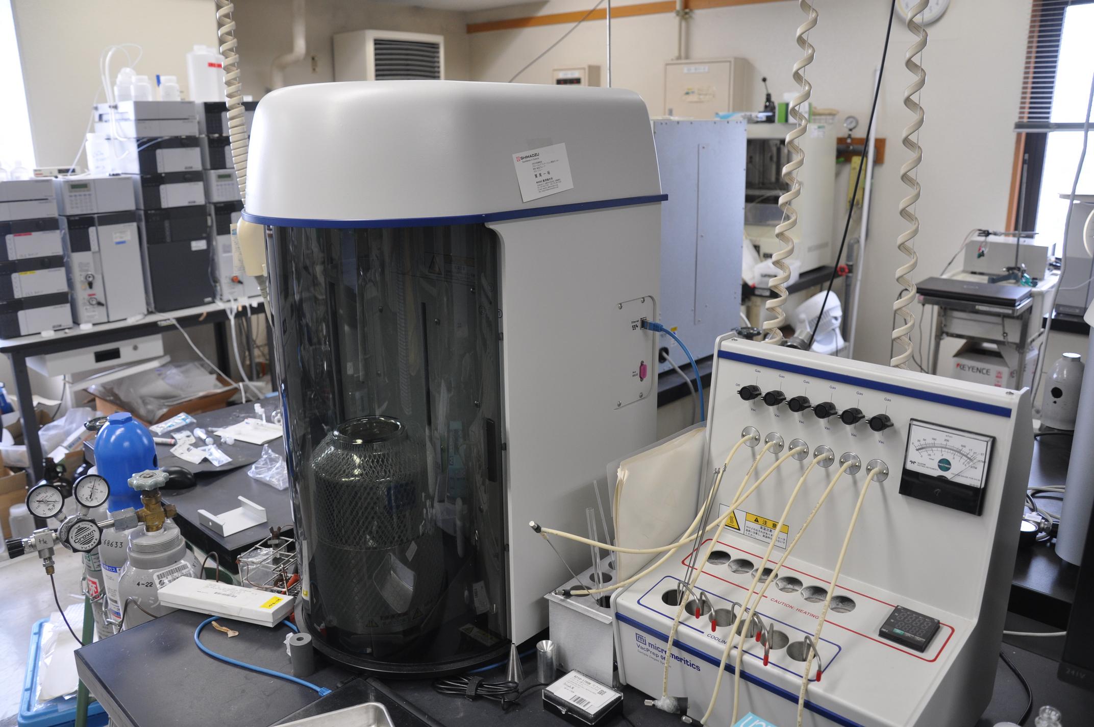 自動比表面積・細孔分布測定装置 MICROMERITICS, TriStar II